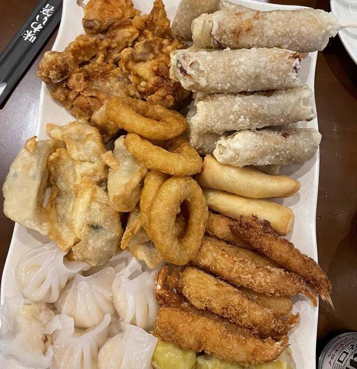 Un buffet à volonté avec service à table ou à emporter